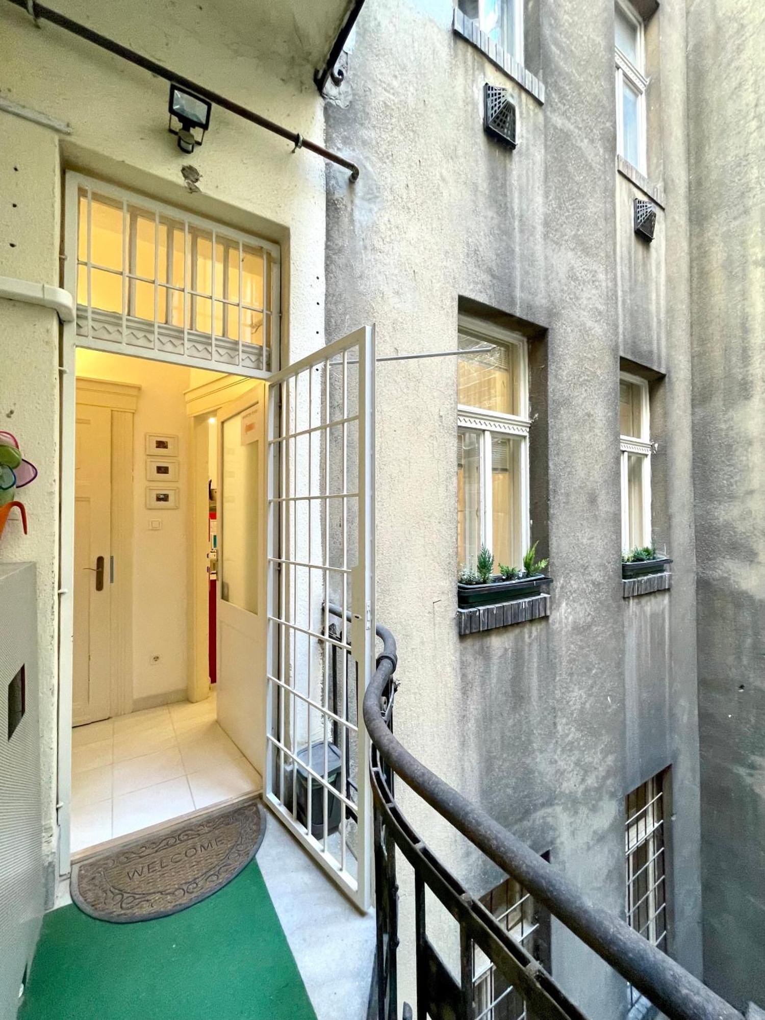 Rainbow Pearl Apartment At St Stephen' S Basilica Βουδαπέστη Εξωτερικό φωτογραφία